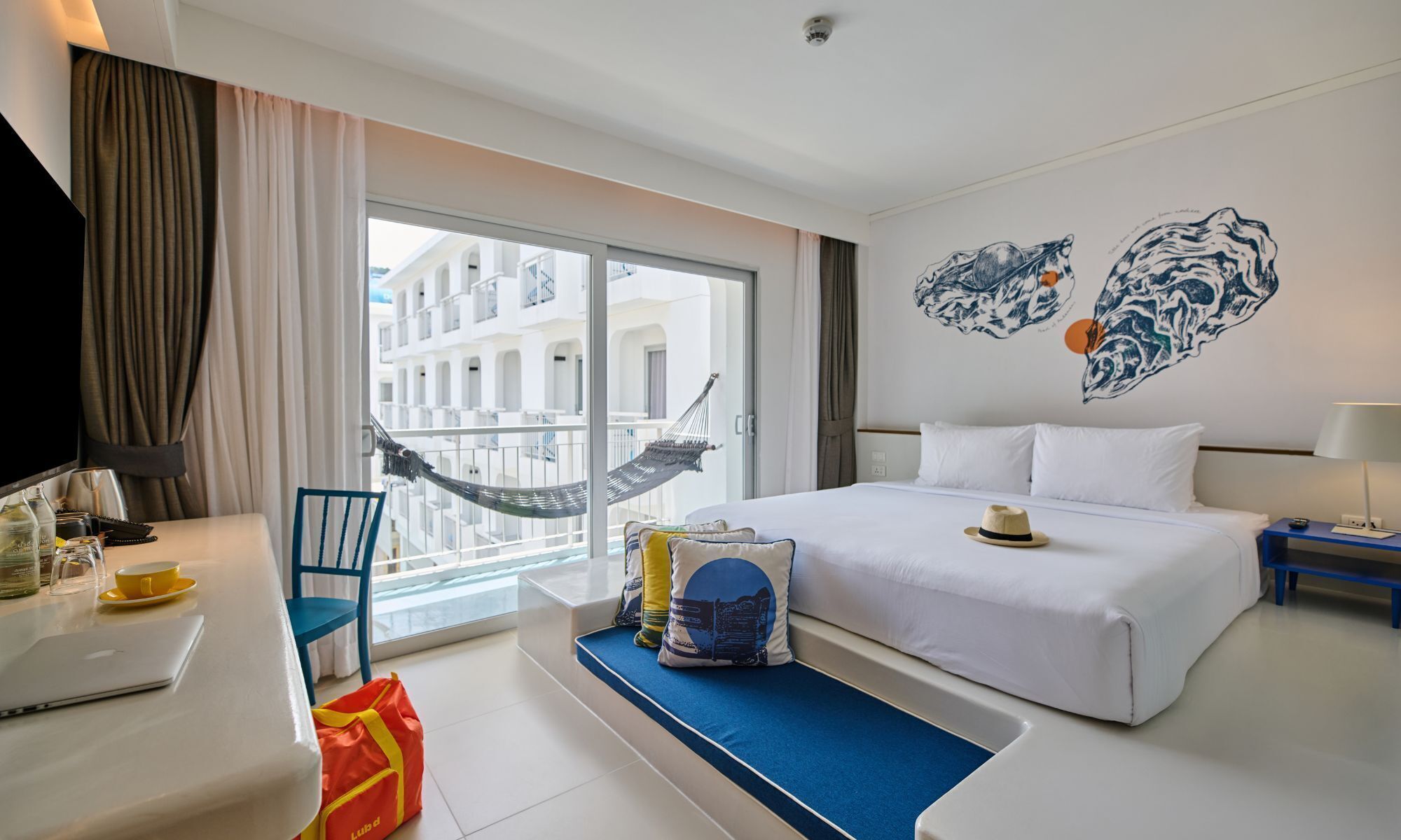 Deluxe Double Room, Pool View | Interior detail