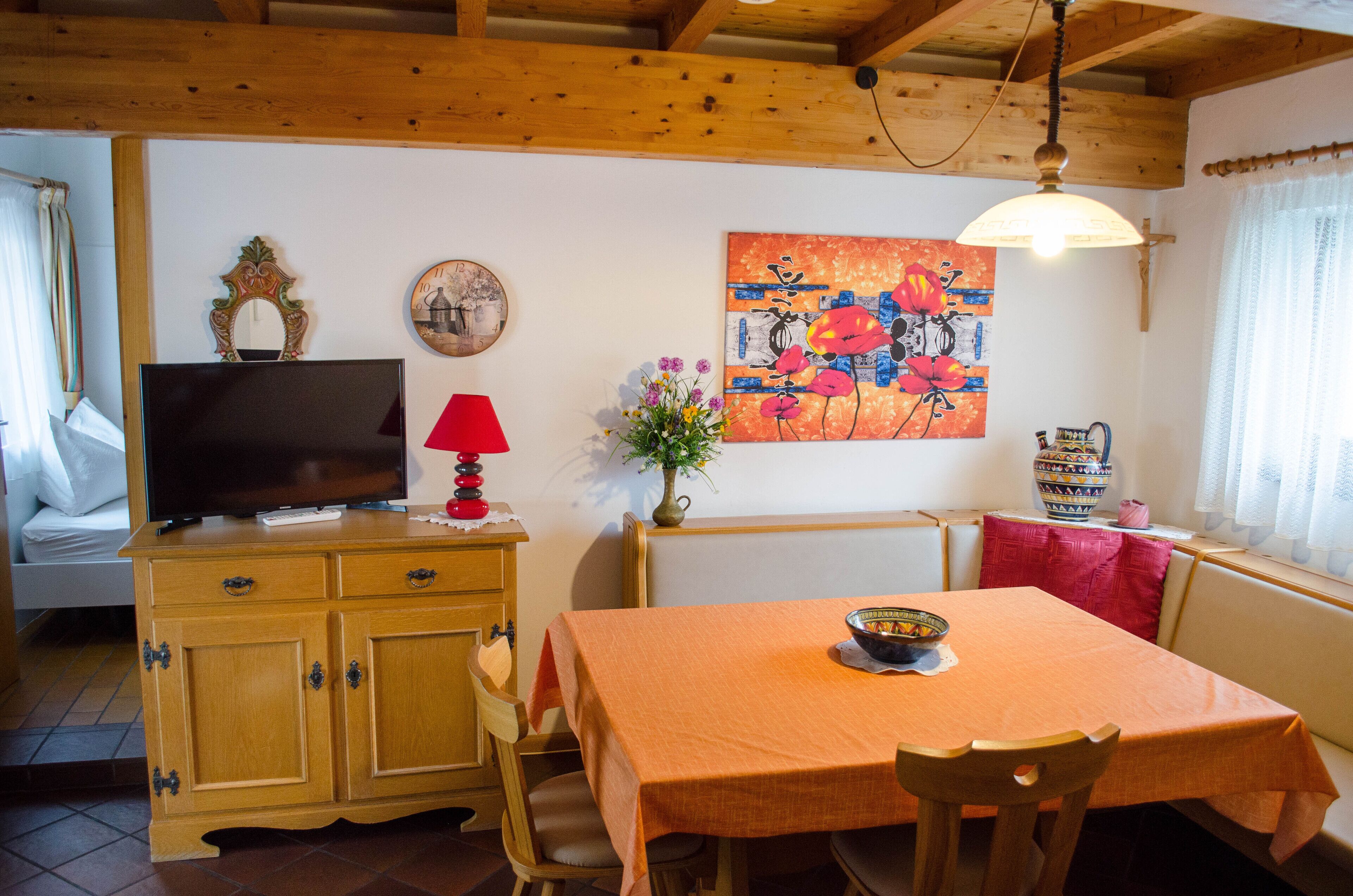 Habitación cuádruple familiar, frigorífico | Servicio de comidas en la habitación
