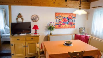 Habitación cuádruple familiar, frigorífico | Servicio de comidas en la habitación