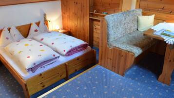 Basic Double Room, 1 King Bed