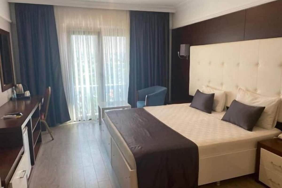 1 bedroom, minibar, in-room safe, desk