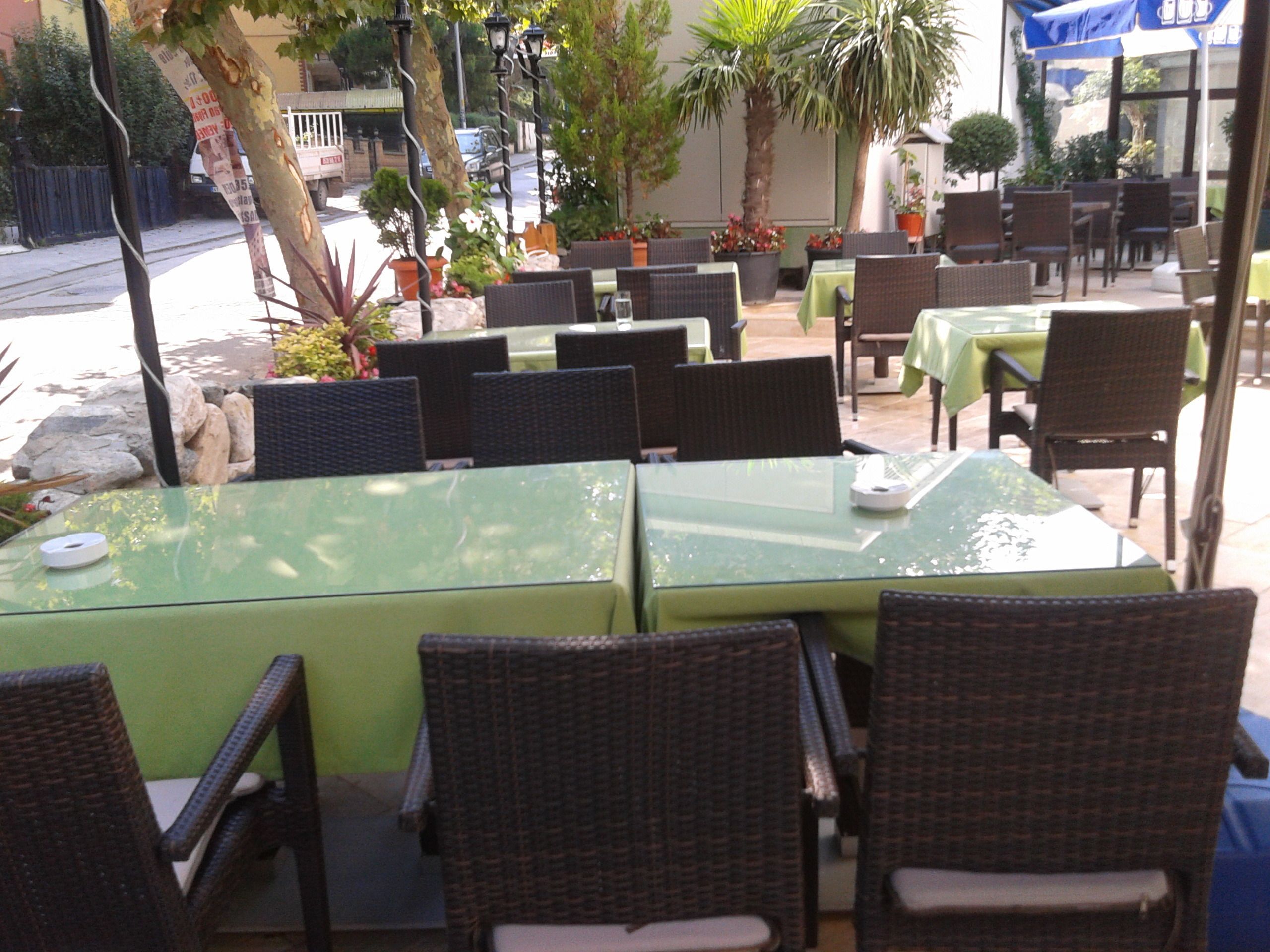 2 restaurants, breakfast, lunch, dinner served; international cuisine