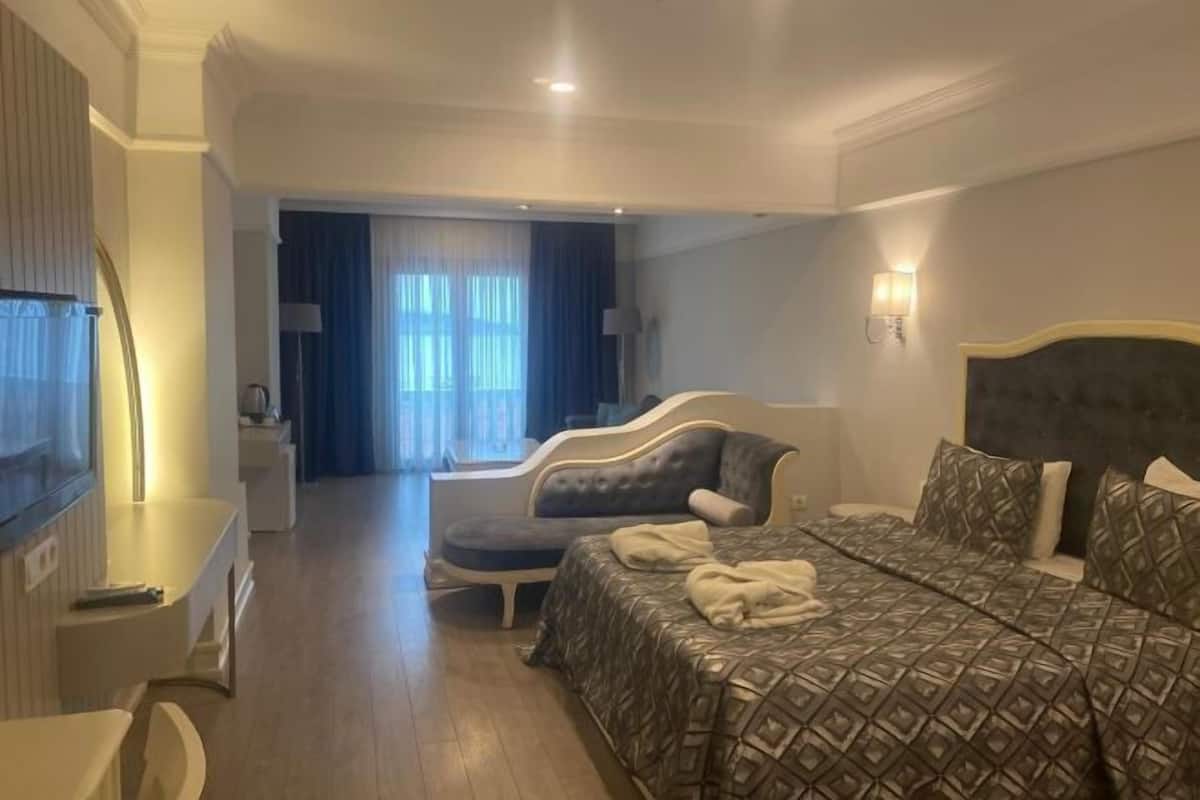 1 bedroom, minibar, in-room safe, desk