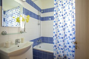 xxxVilla, 3 Bedrooms (Dorothy)xxx | Bathroom | Free toiletries, hair dryer, towels - Protaras Dafni Villas (Paralimni)