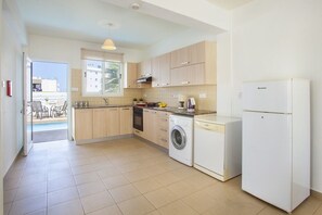 Vila, 3 quartos (Daffodil) | Cozinha privada | Geladeira grande, micro-ondas, fogão, cooktop