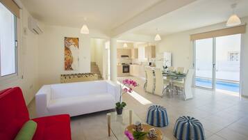 xxxVilla, 3 Bedrooms (Dorothy)xxx | Area keluarga | TV layar datar dan pemutar DVD