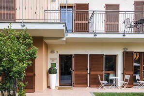 Front of property - Hotel RossoVino Como (Como)