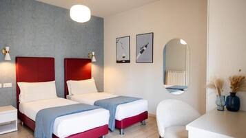 Chambre avec lits jumeaux, 2 lits une place, balcon