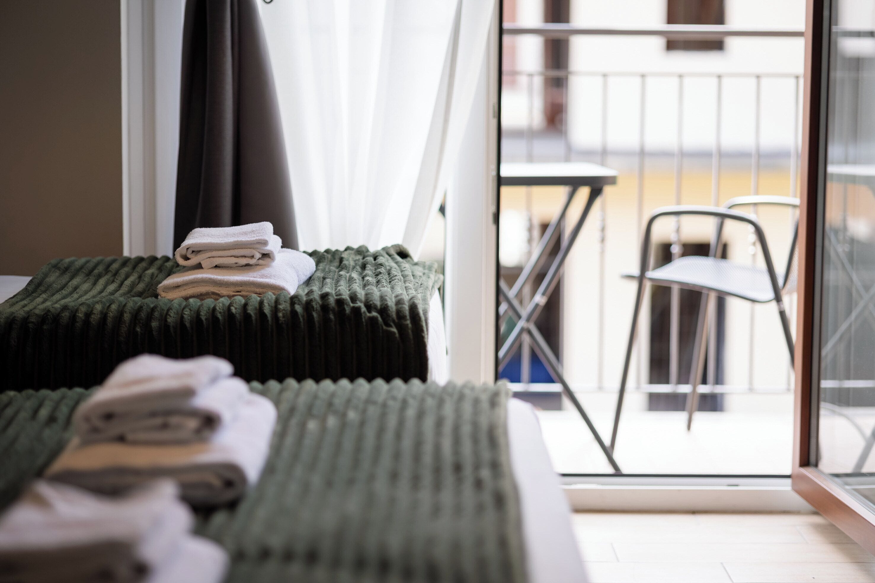 Biancheria da letto di alta qualità, copriletto in piuma, minibar