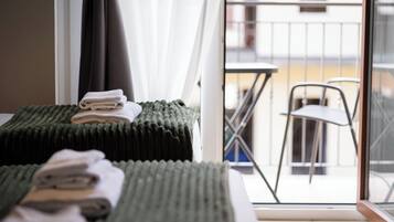 Biancheria da letto di alta qualità, copriletto in piuma, minibar