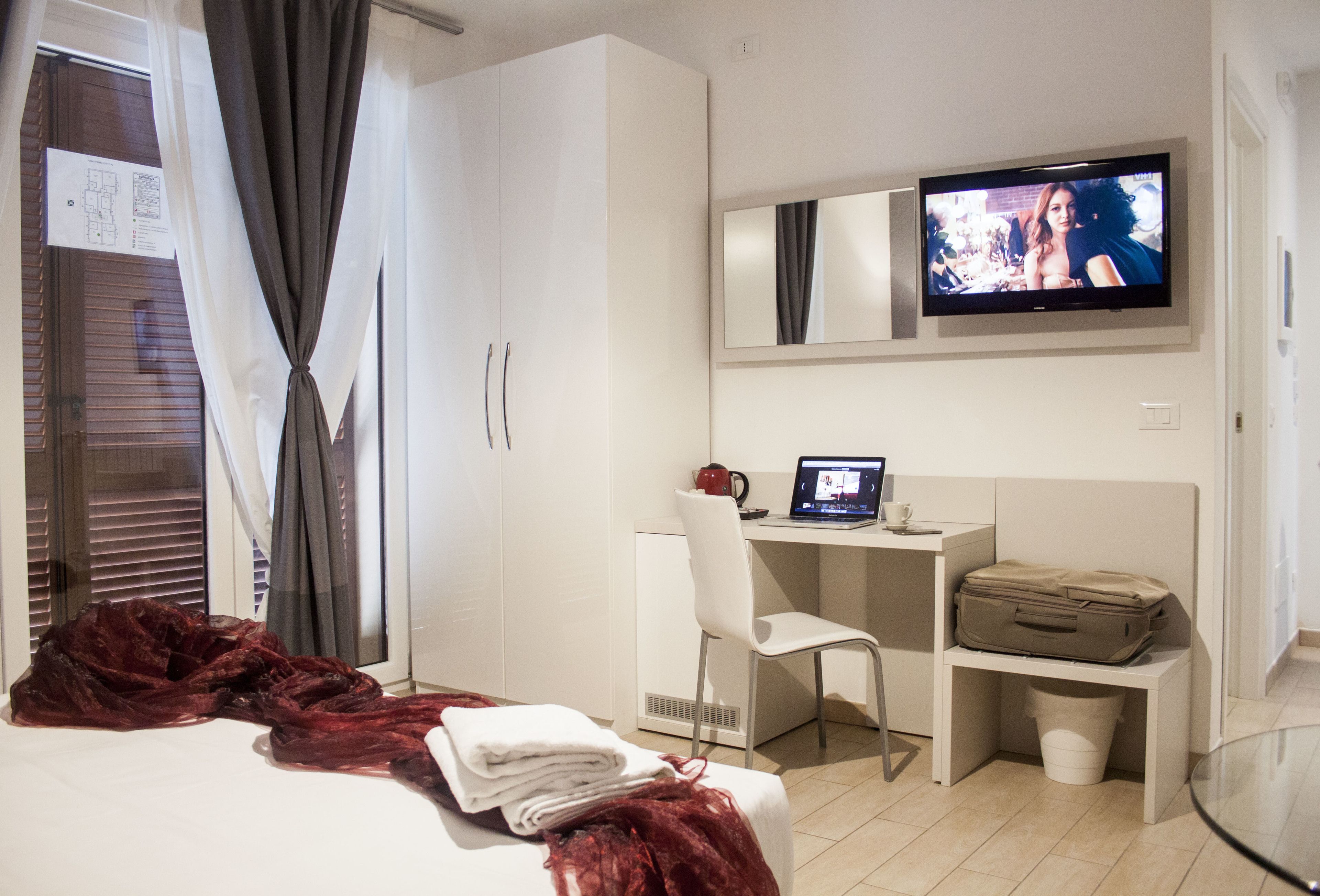 premium bedding, down duvets, in-room safe, desk