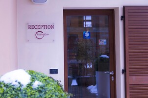 入住/退房自助服务终端