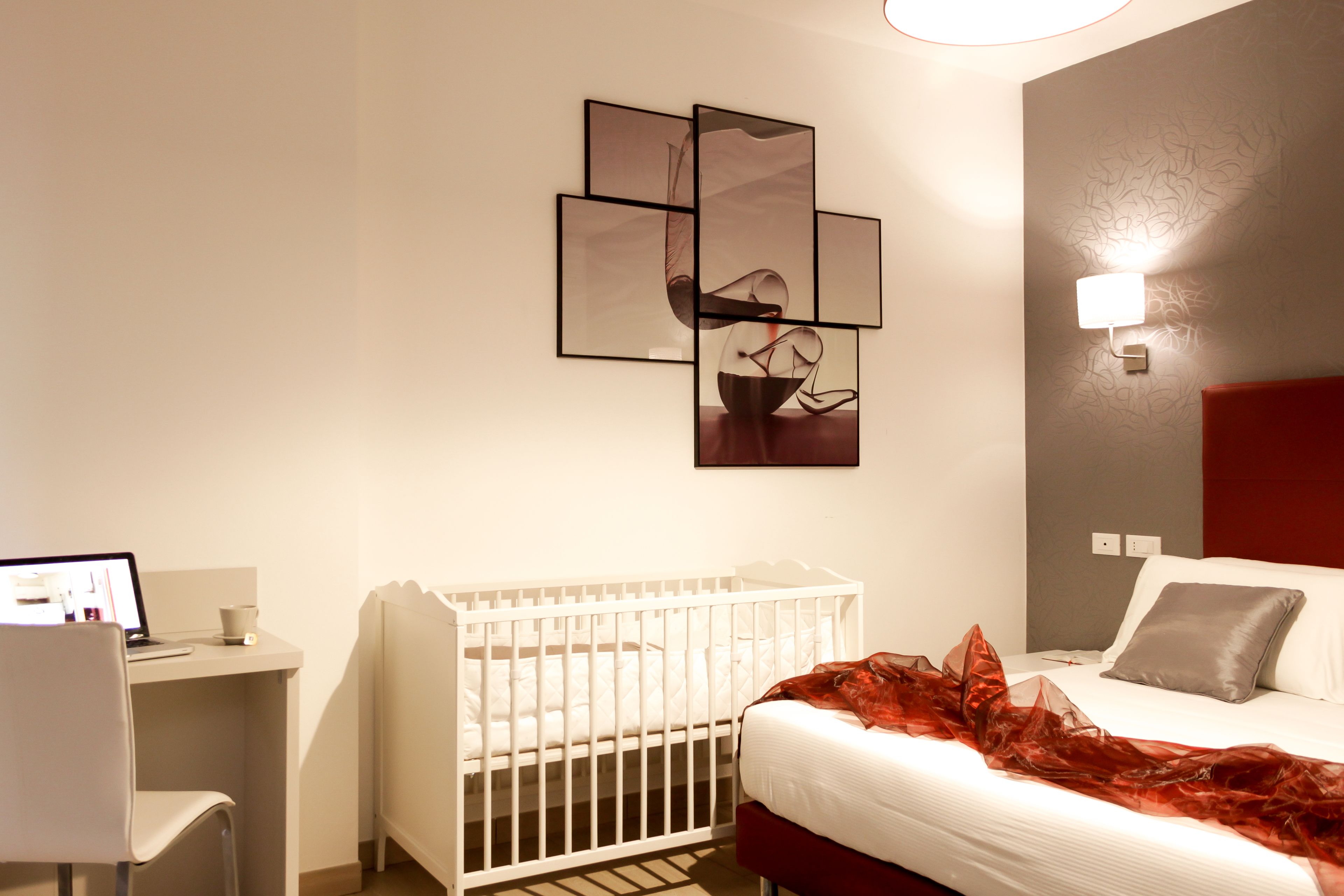 premium bedding, down duvets, in-room safe, desk