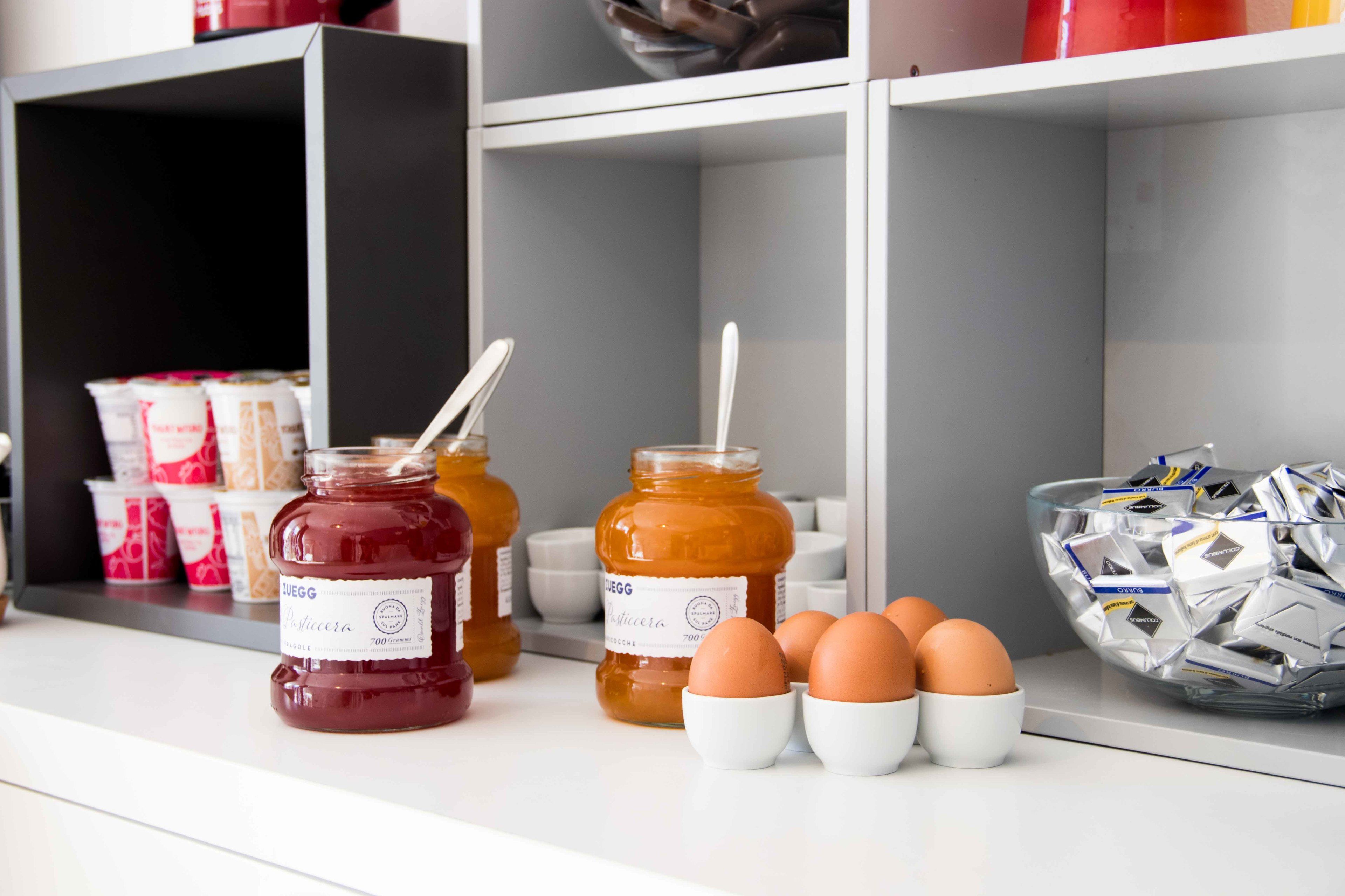 daily continental breakfast (eur 9.50 per person)