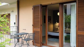 Family Suite, 2 Bedrooms, Private Bathroom | Terrace/patio