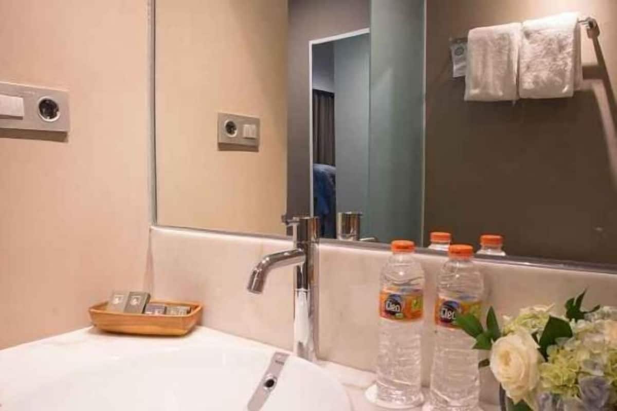 Bathroom | Shower, free toiletries, slippers, towels