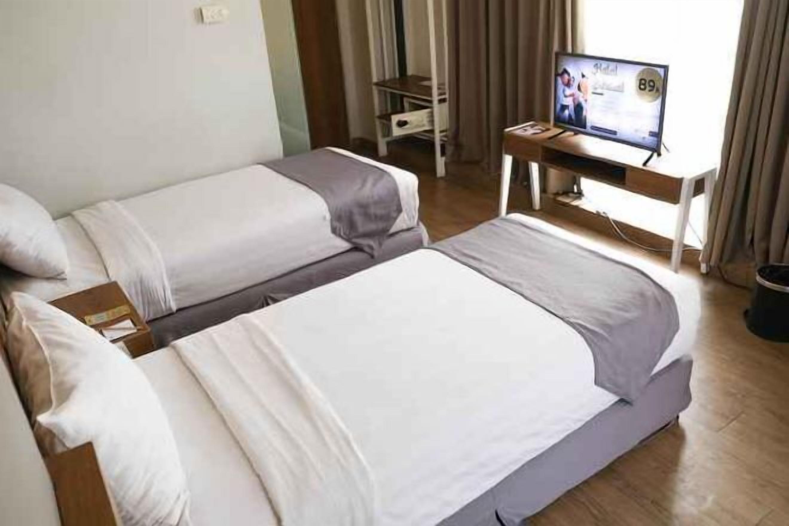 Een bureau, geluiddichte muren, extra bedden (toeslag), gratis wifi