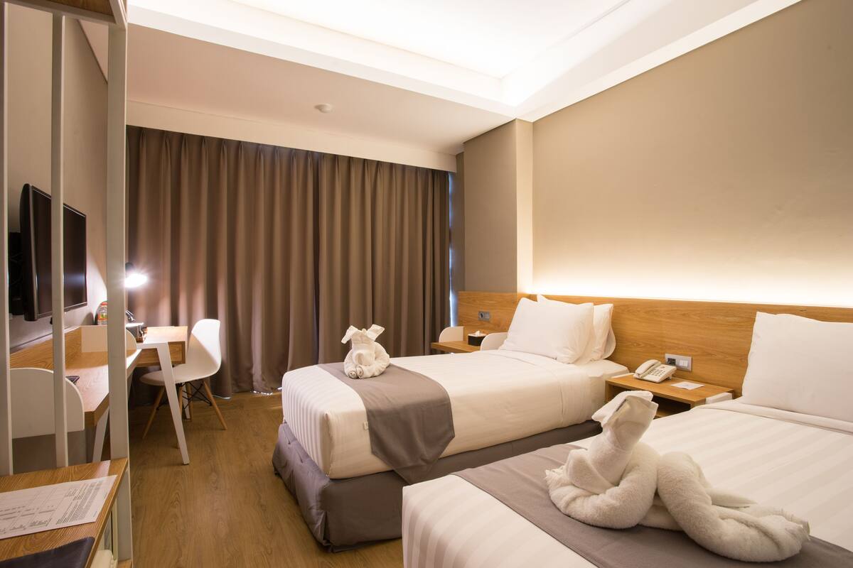 Desk, soundproofing, rollaway beds (surcharge), WiFi (free)