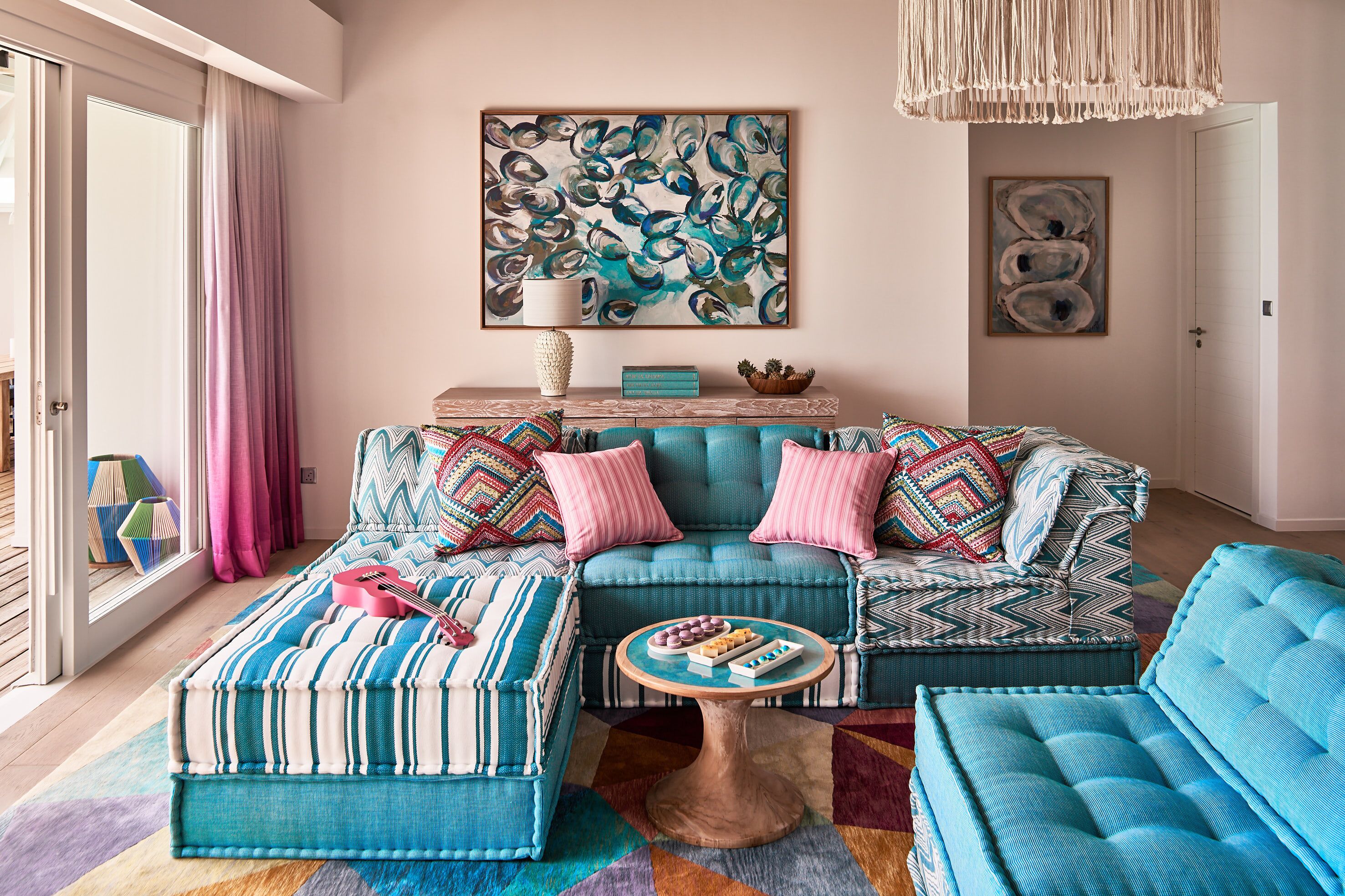 40-inch flat-screen TV with satellite channels, TV, table tennis