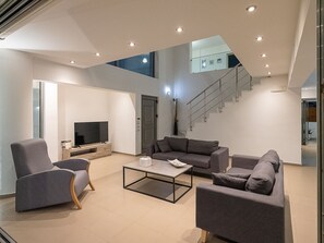 Villa, 3 Bedrooms, Beachfront | Living area