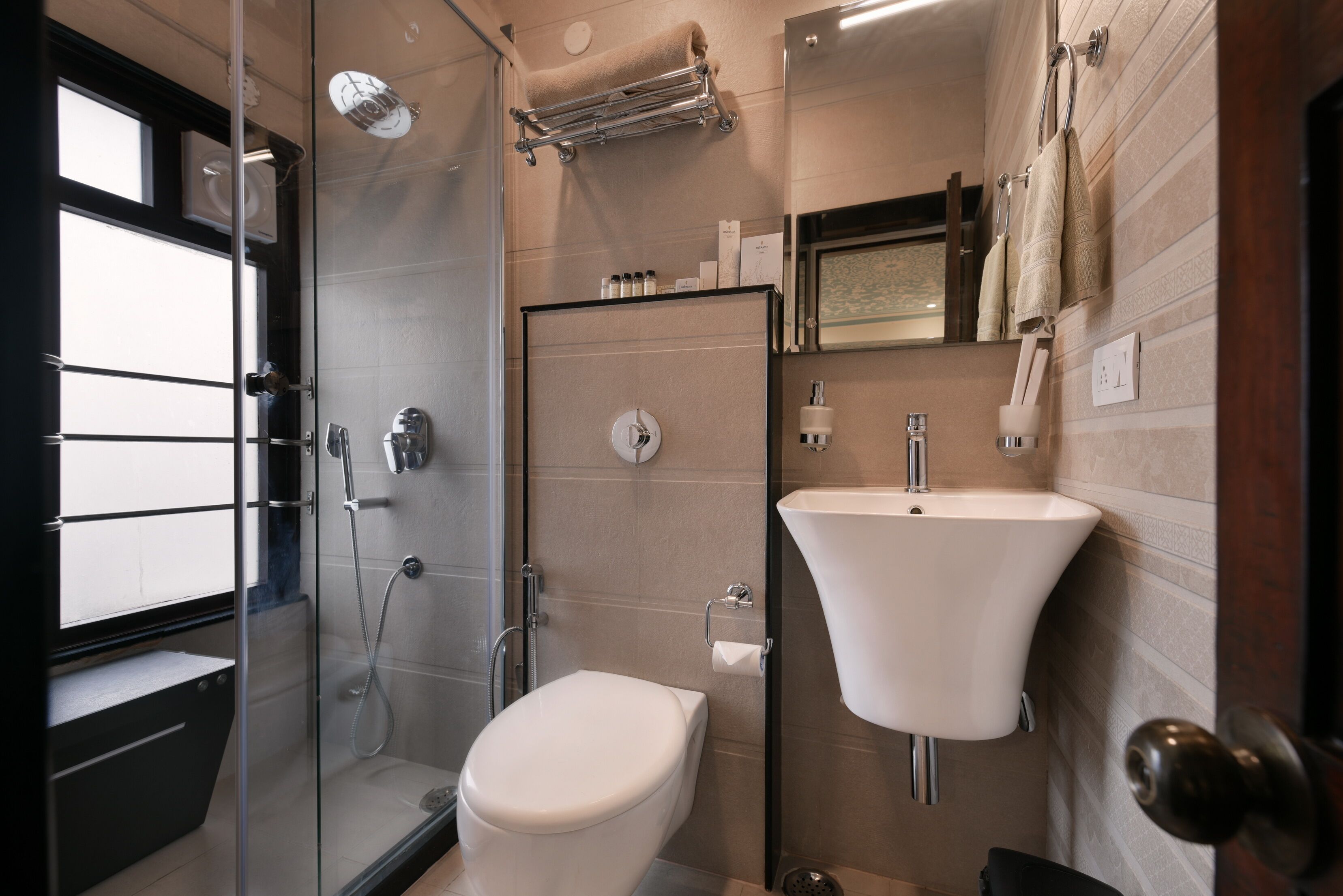 couples treatment room(s), steam room, aromatherapy