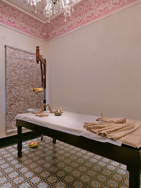 Couples treatment rooms, steam room, aromatherapy, deep-tissue massages