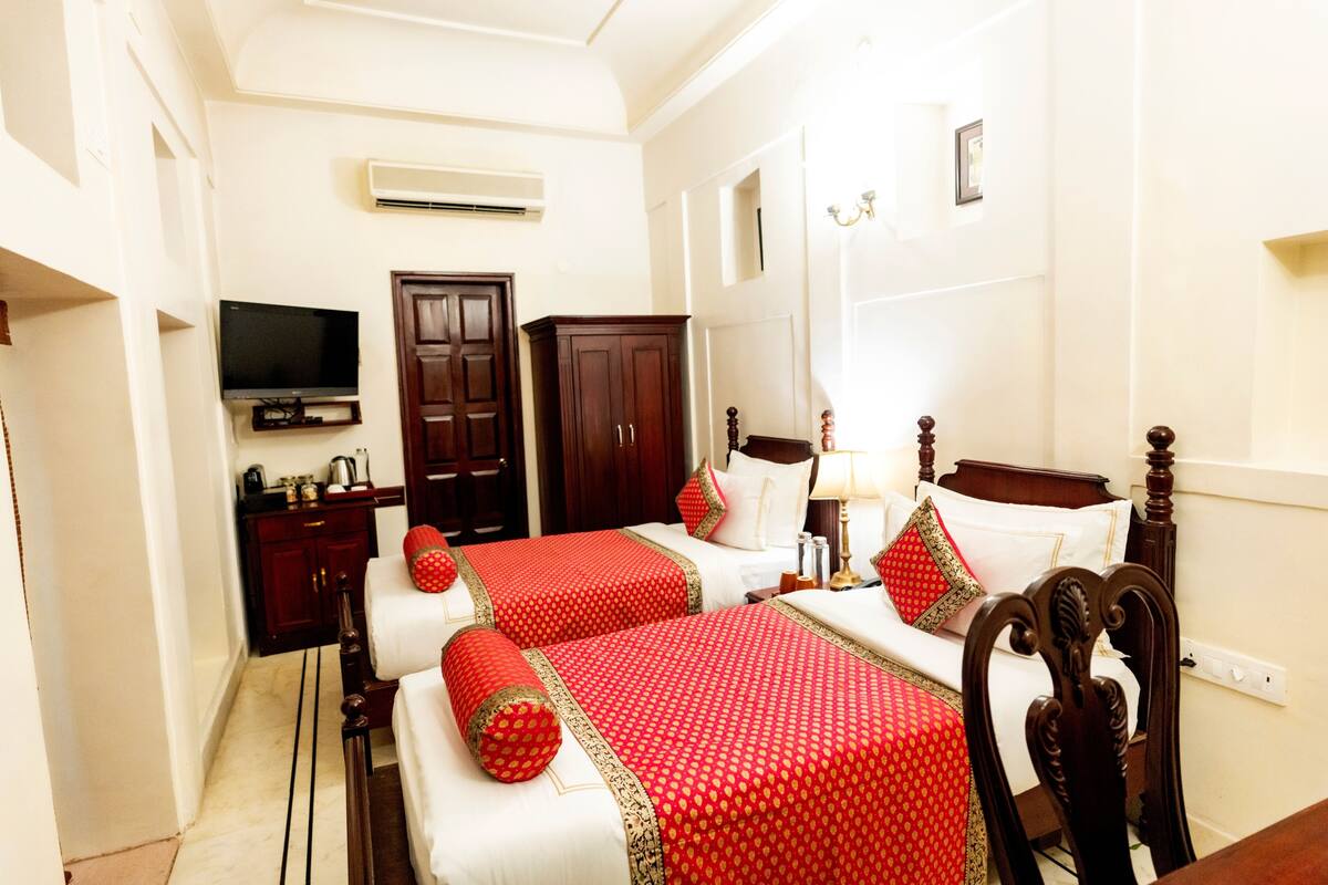 Premium bedding, minibar, in-room safe, desk