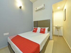 Habitación doble estándar | Escritorio, wifi gratis y ropa de cama