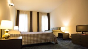 In-room safe, iron/ironing board, cribs/infant beds, rollaway beds - Residence Hotel Castelvecchio (Verona)