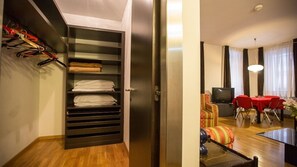 Apartment, 1 Bedroom | Living room | Flat-screen TV - Residence Hotel Castelvecchio (Verona)