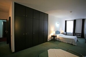 In-room safe, iron/ironing board, cots/infant beds, rollaway beds - Residence Hotel Castelvecchio (Verona)