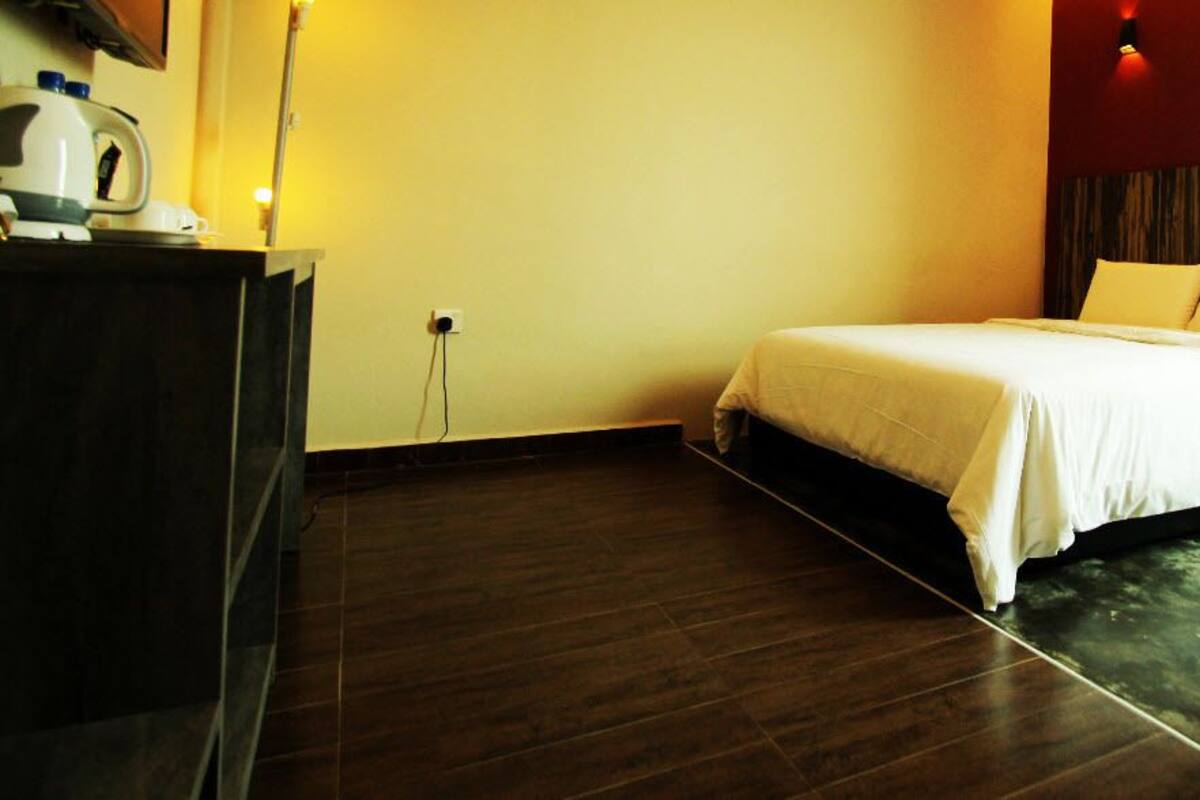 Standard Double Room | Desk, iron/ironing board, free WiFi