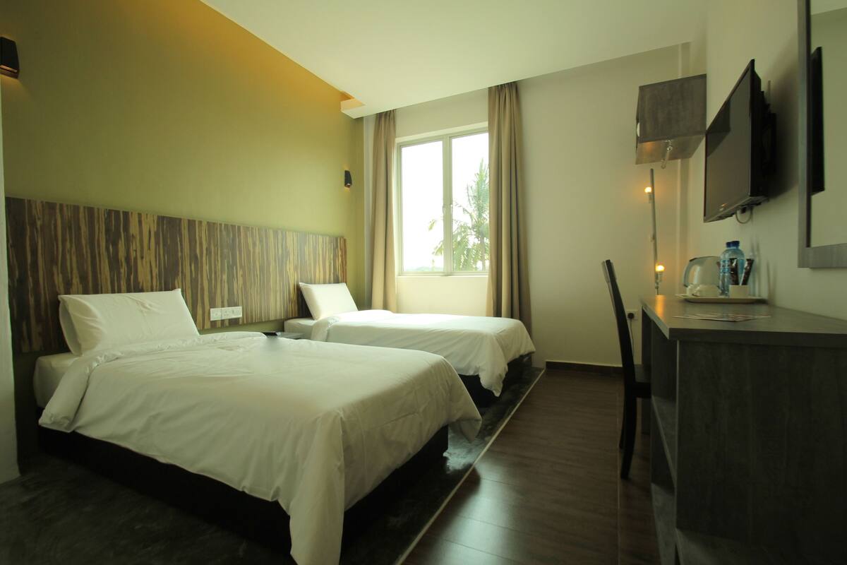 Standard Twin Room | Desk, iron/ironing board, free WiFi