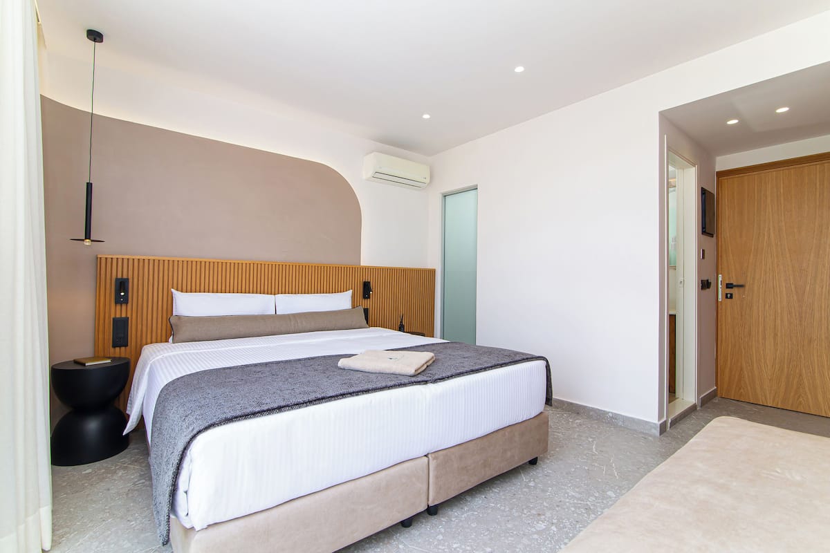 Työpöytä, ilmainen Wi-Fi, vuodevaatteet