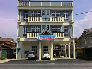 Pintu masuk hartanah