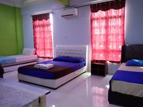 Family Room | Desk - Villa D'Doa Maju (Kuala Terengganu)