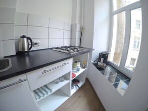 Apartemen, 1 kamar tidur | Dapur pribadi | Lemari es, microwave, kompor, dan mesin pembuat kopi/teh