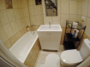 公寓, 1 間臥室 | 浴室 | 淋浴設備、免費盥洗用品、吹風機、毛巾