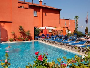 Outdoor pool - Villa Maria Apartments (Sorrento)