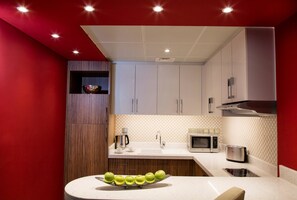 Full-sized fridge, microwave, stovetop, coffee/tea maker - Muscat Hotel & Apartment (Muscat)