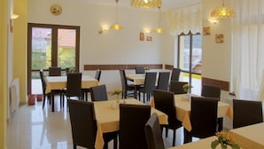 Dining - Pension Flora Alpina (Azuga)