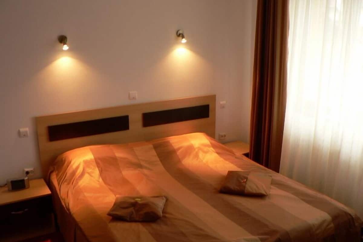 Minibar, coffre-fort, lit d’appoint (supplément)