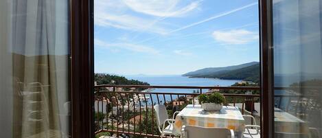 Apartemen Klub, 3 kamar tidur, balkon, pemandangan laut | Balkon