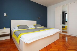 Presidential Apartment, 4 Bedrooms, Balcony, Beach View | 1 bedroom, desk, free WiFi