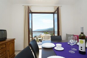 Club Apartment, 3 Bedrooms, Balcony, Sea View | Living room