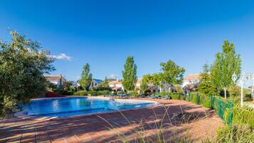 Piscine extérieure (ouverte en saison)