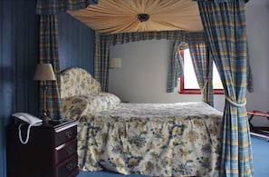 Doppel- oder Zweibettzimmer, Meerblick | Schreibtisch, Bettwäsche
