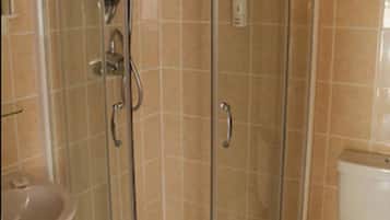 Ducha, artículos de higiene personal gratuitos y secador de pelo