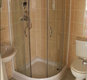 Shower, free toiletries, hair dryer, towels - Gairloch Highland Lodge (Gairloch)