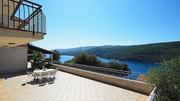 Familienapartment, 3 Schlafzimmer, Küche, am Strand | Terrasse/Patio